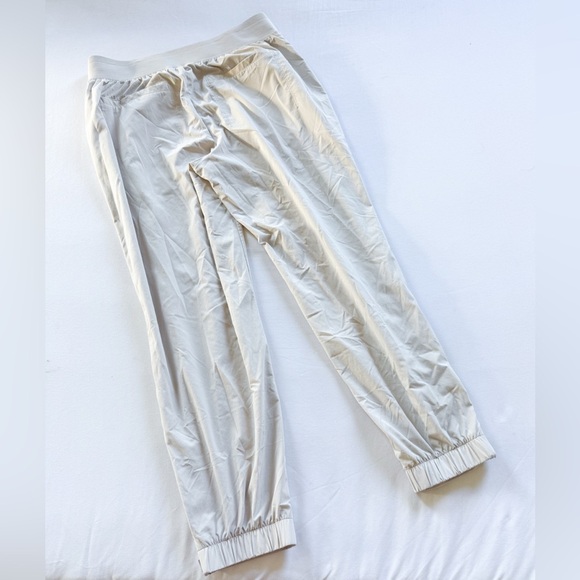 Athleta Cream Joggers size 6p - Picture 2 of 3